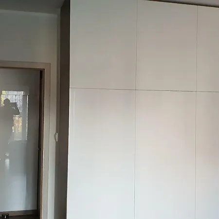 New York Rozana 19 포즈난