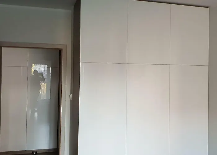 New York Rozana 19 포즈난